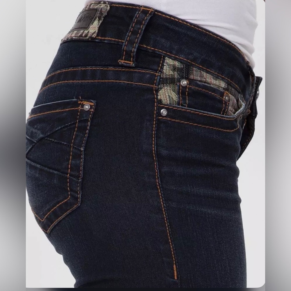 DayTrip Lynx Skinny Stretch Jean - Dark Blue with cute pocket detailing!  25Long